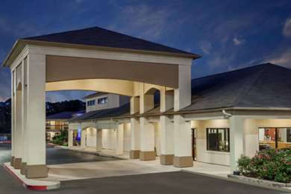 Days Inn & Suites By Wyndham Huntsville 1