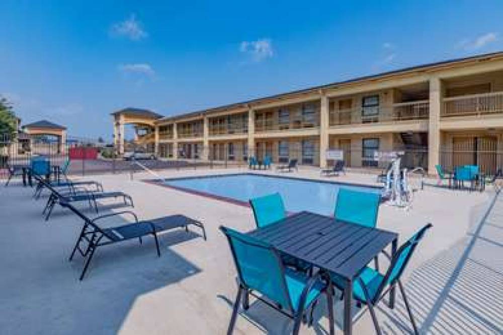 Days Inn & Suites By Wyndham Huntsville 6