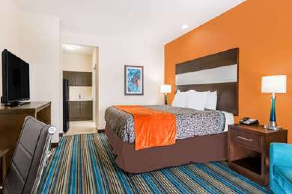 DAYS INN & SUITES BY WYNDHAM KATY 2