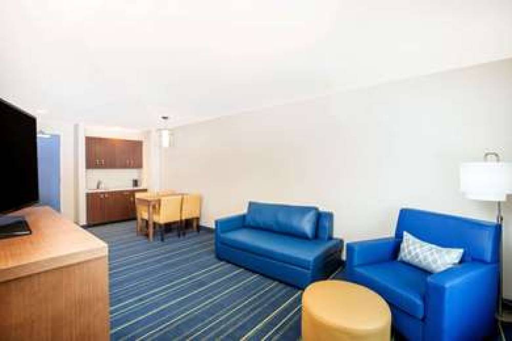 DAYS INN & SUITES BY WYNDHAM, KEARN 10