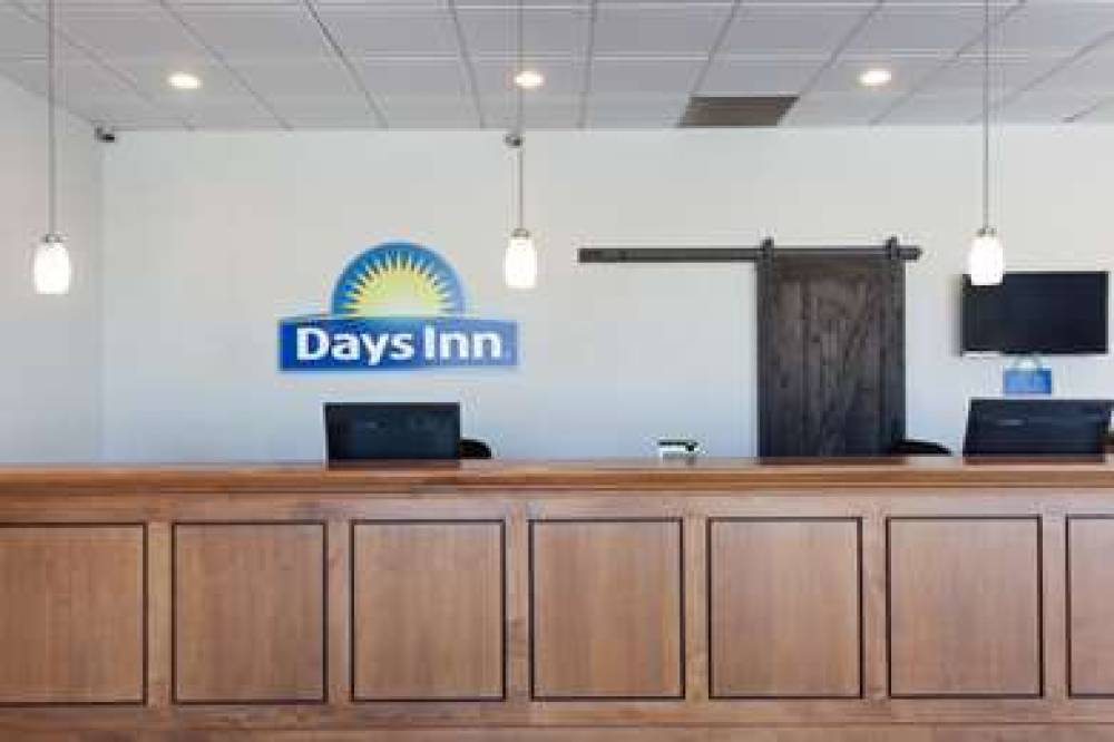 DAYS INN & SUITES BY WYNDHAM LANCAS 4