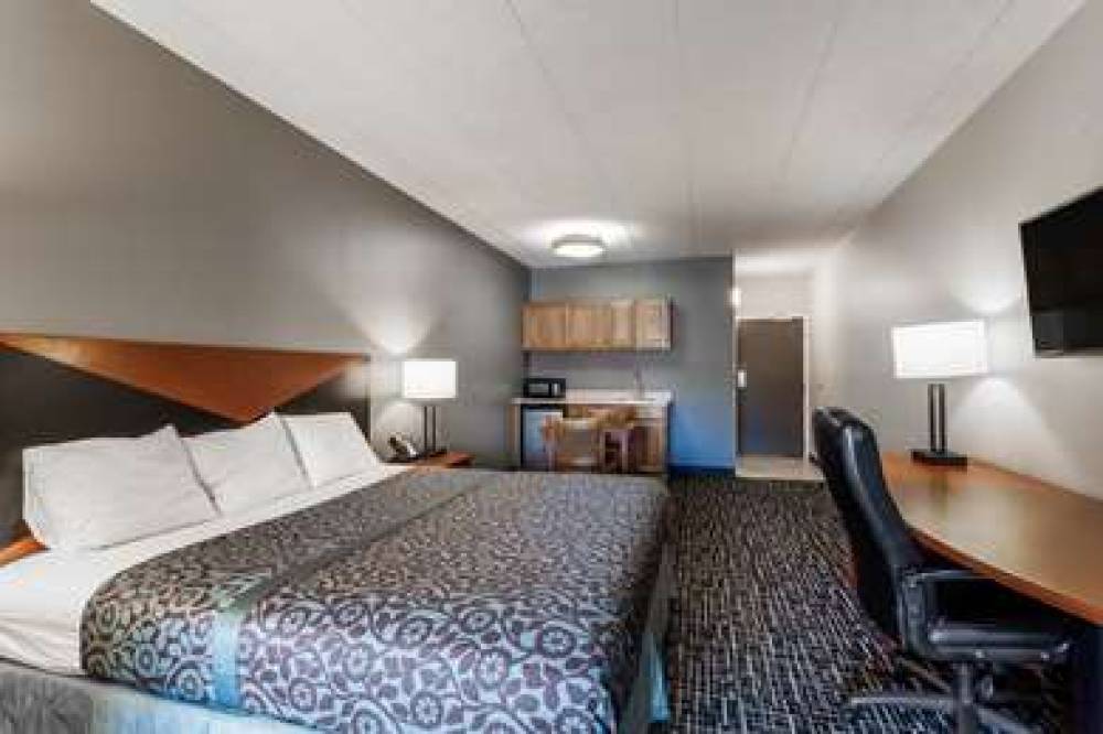 DAYS INN & SUITES BY WYNDHAM LANCAS 9