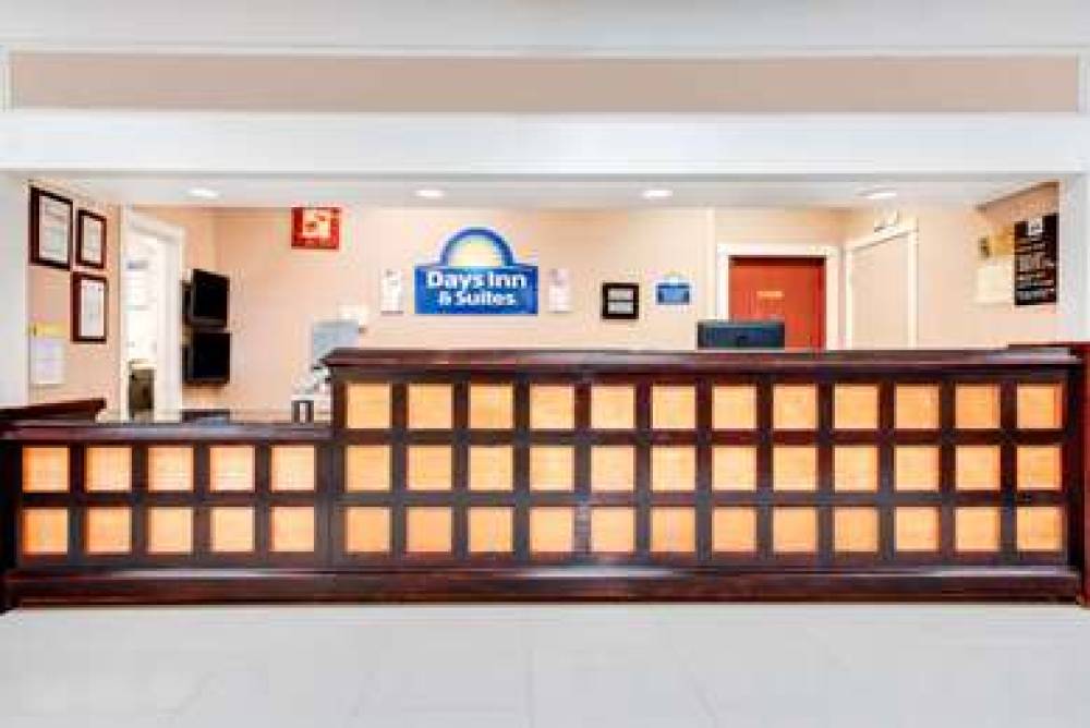 Days Inn & Suites By Wyndham Laredo 3