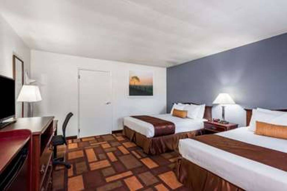 DAYS INN & SUITES BY WYNDHAM LODI 9