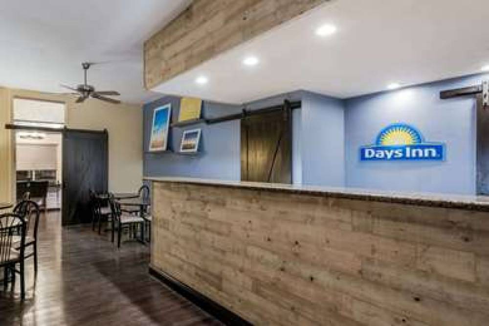 DAYS INN & SUITES BY WYNDHAM LODI 3