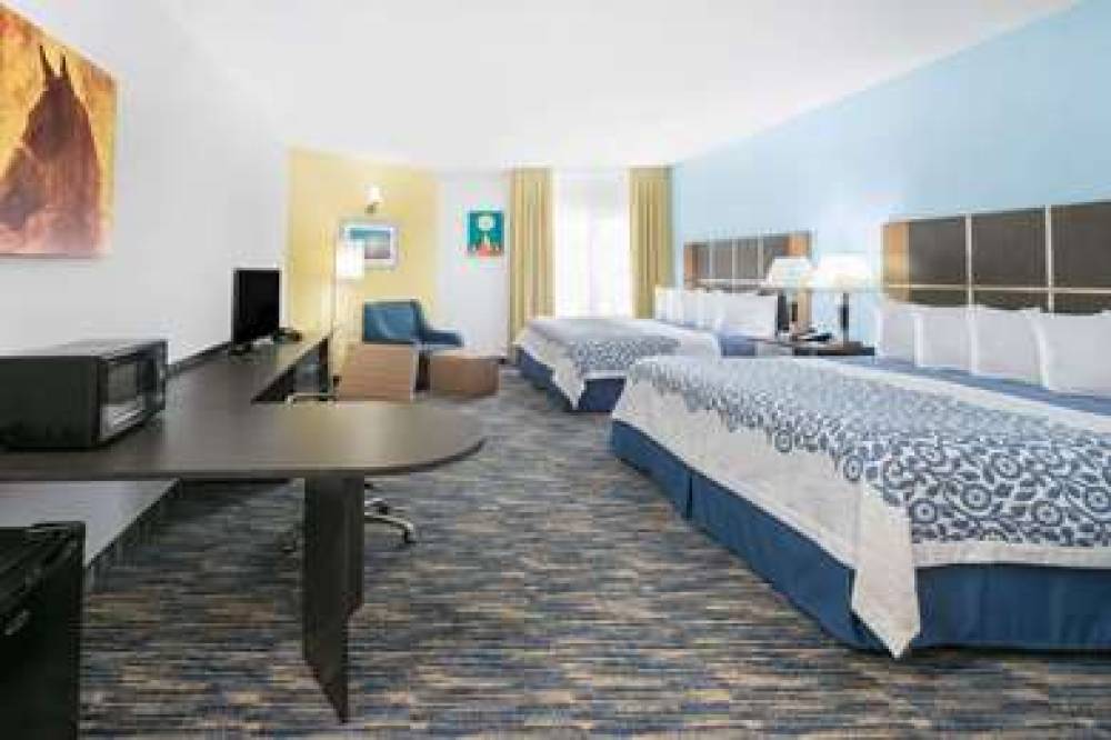 DAYS INN & SUITES BY WYNDHAM LUBBOC 8