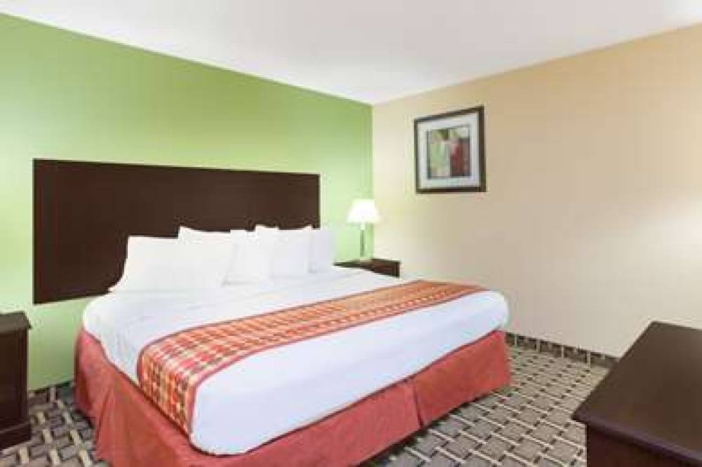 Days Inn & Suites By Wyndham Madison Heights MI 10