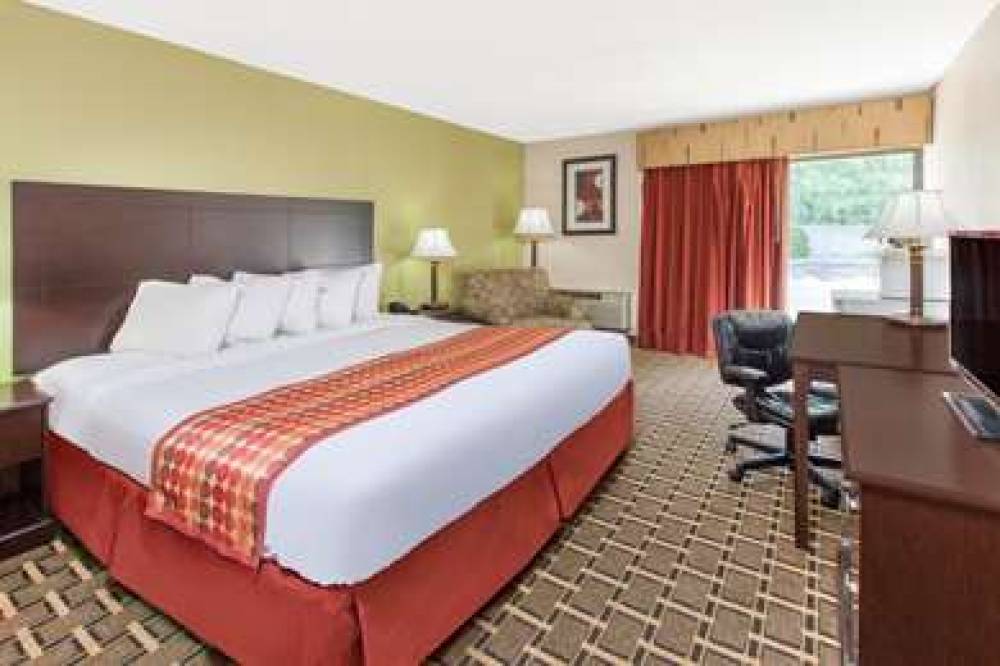 Days Inn & Suites By Wyndham Madison Heights MI 7