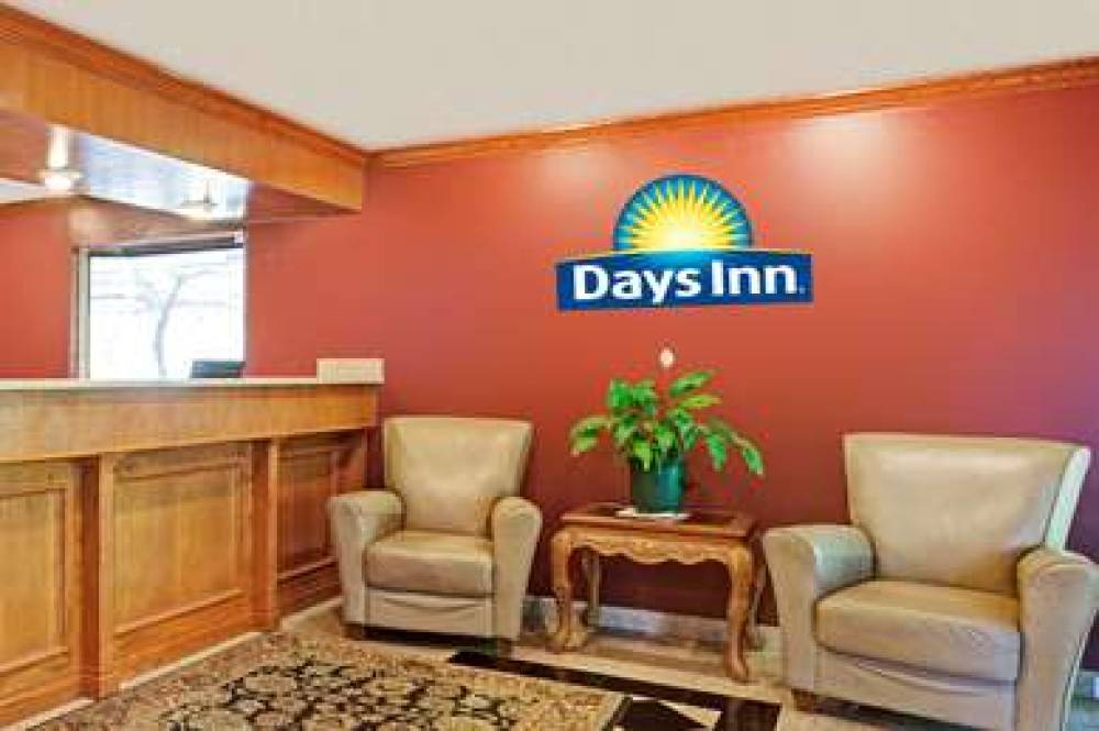 DAYS INN & SUITES BY WYNDHAM MONROE 3