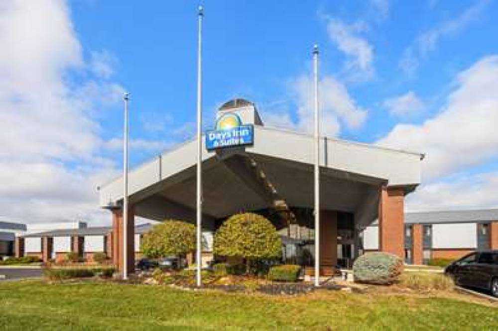 Days Inn & Suites By Wyndham Northwest Indianapolis 2