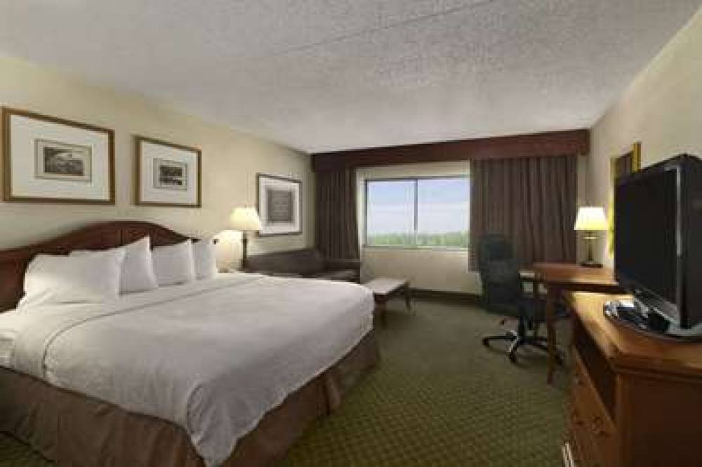 Days Inn & Suites By Wyndham Omaha NE 8