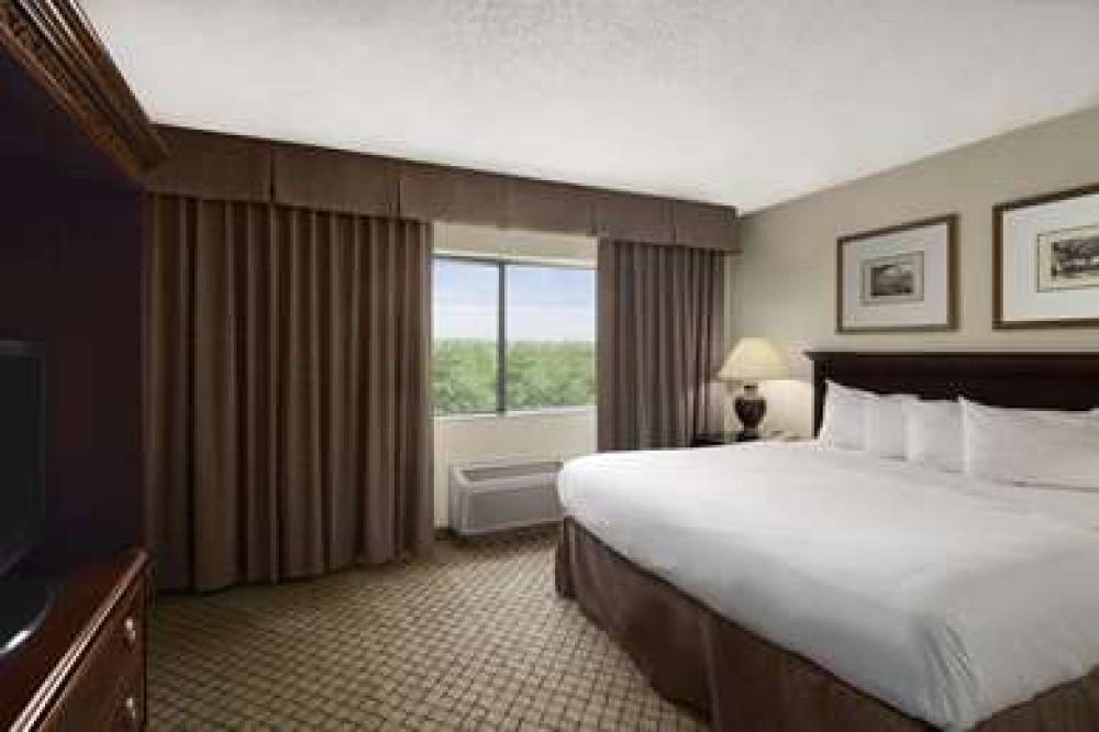 Days Inn & Suites By Wyndham Omaha NE 10