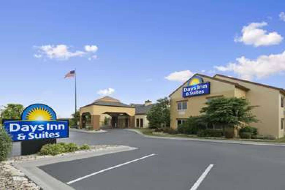 Days Inn & Suites By Wyndham Omaha Ne