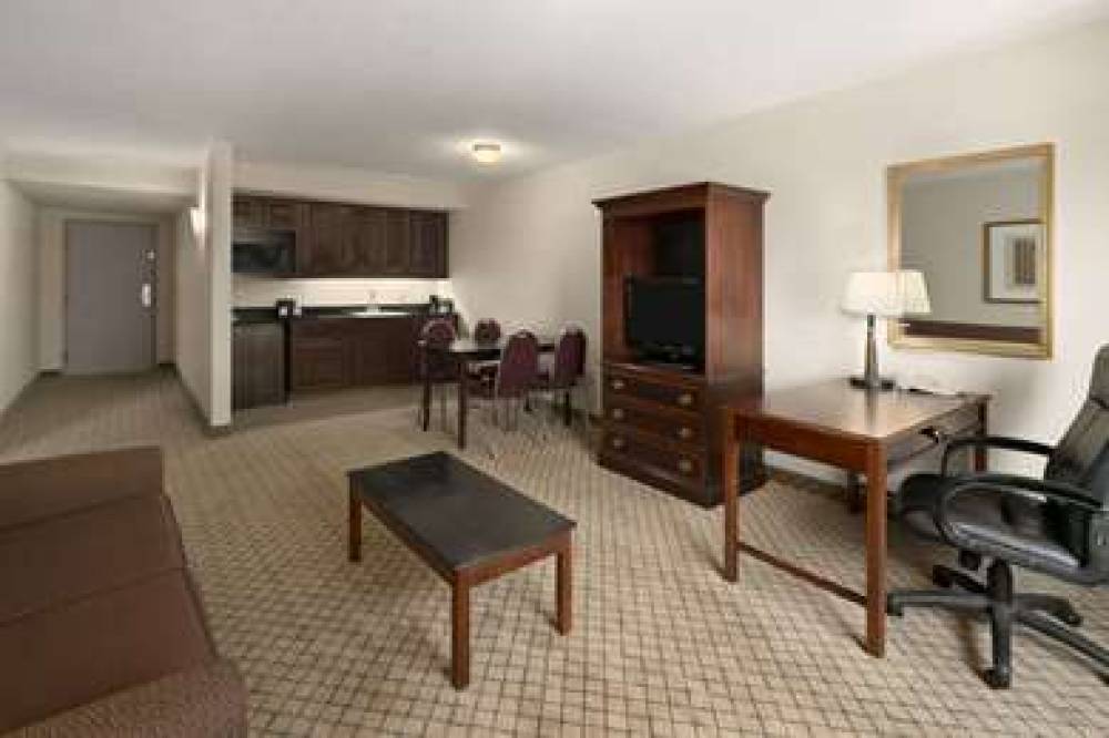 Days Inn & Suites By Wyndham Omaha NE 9