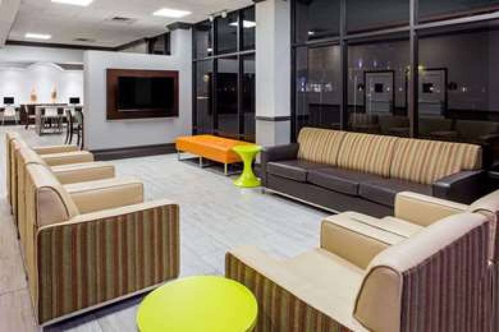 DAYS INN & SUITES BY WYNDHAM ORLAND 3