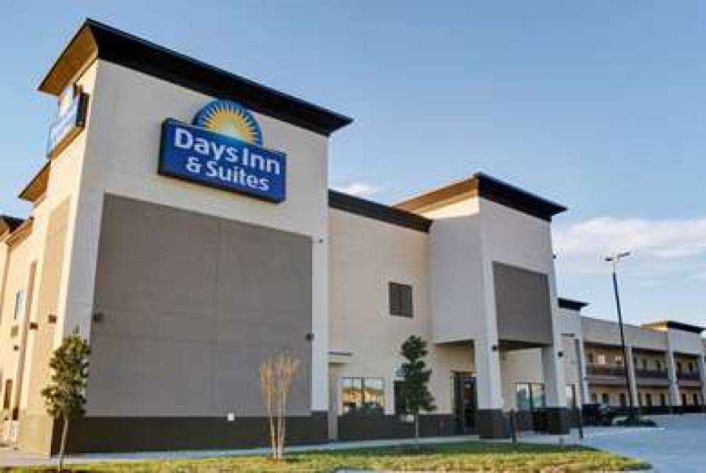 DAYS INN & SUITES BY WYNDHAM, PORT 2