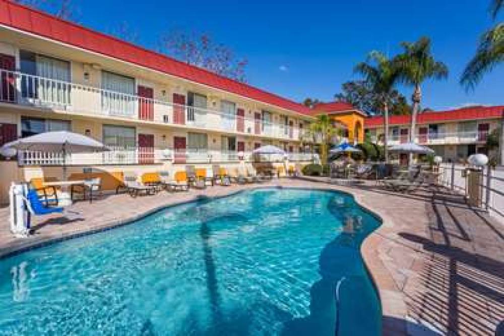 Days Inn & Suites By Wyndham Port Richey 4