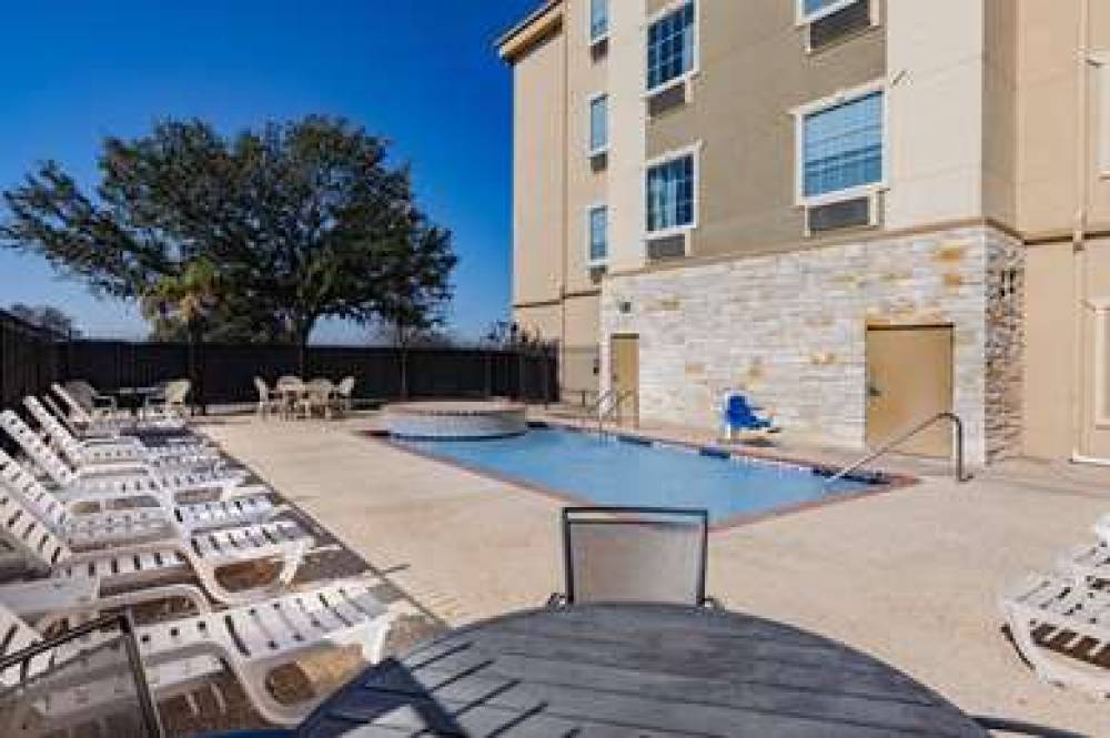 Days Inn & Suites By Wyndham San Antonio Near AT&T Center 6