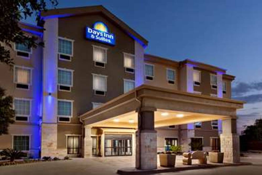 Days Inn & Suites By Wyndham San Antonio Near AT&T Center 1