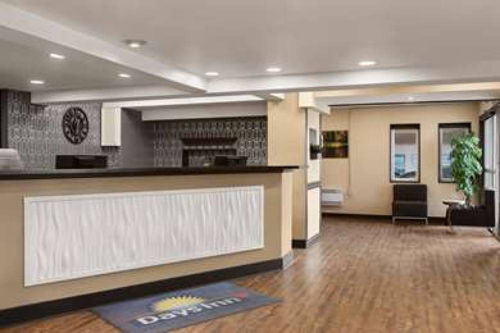 DAYS INN & SUITES BY WYNDHAM SAULT 3