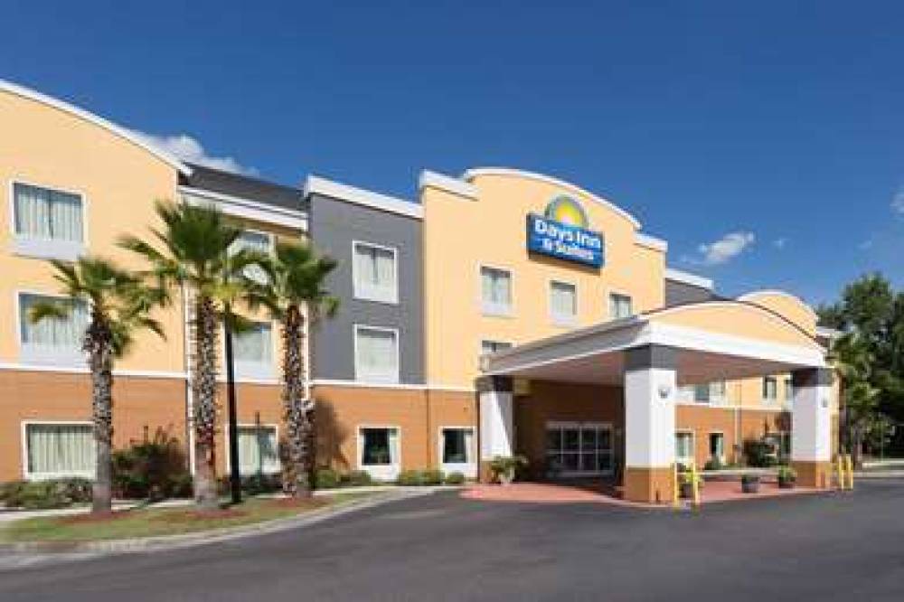 Days Inn & Suites By Wyndham Savannah North I-95 2