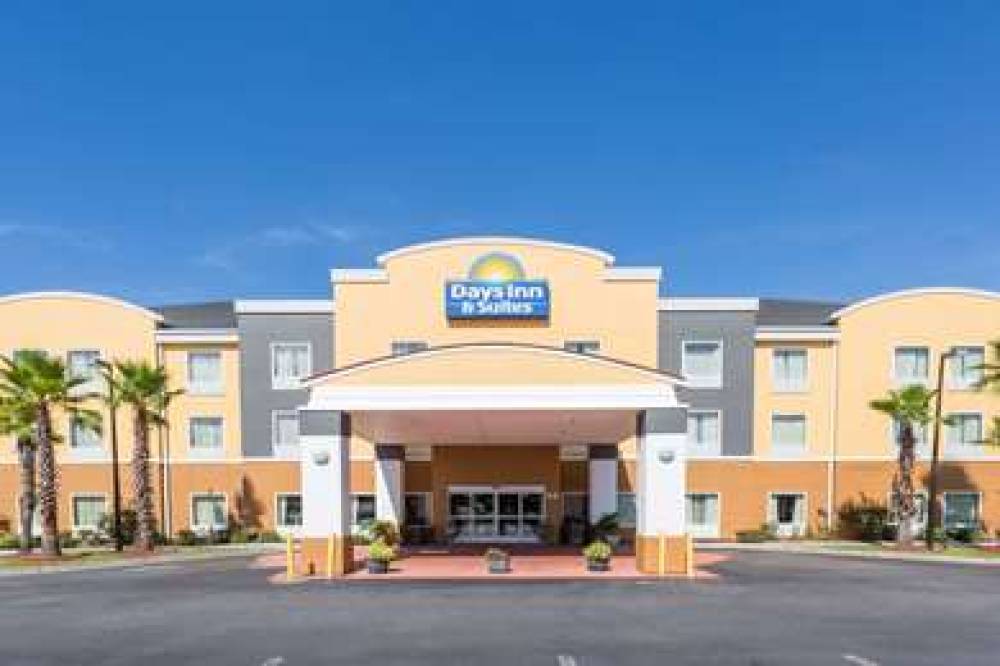 Days Inn & Suites By Wyndham Savannah North I-95 1