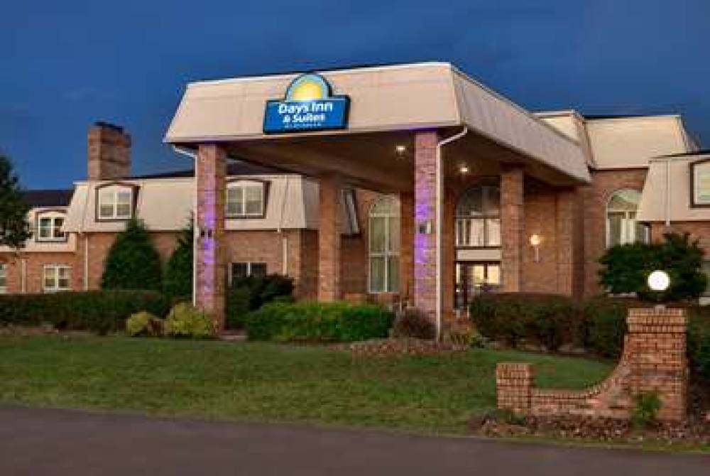 DAYS INN & SUITES BY WYNDHAM SIKEST 1