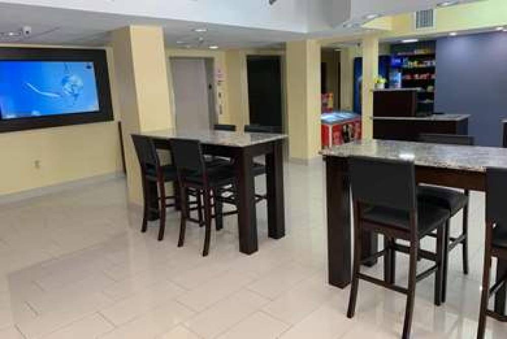 DAYS INN & SUITES BY WYNDHAM TAMPA 2