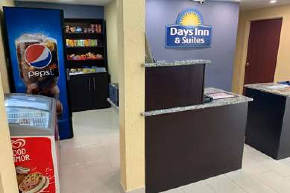 DAYS INN & SUITES BY WYNDHAM TAMPA 10