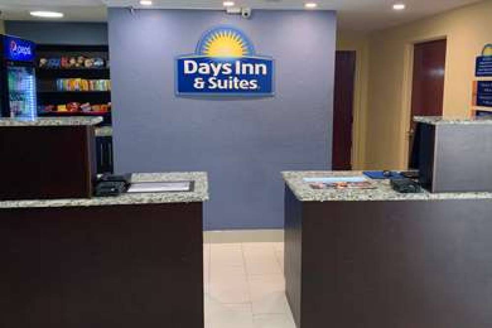 DAYS INN & SUITES BY WYNDHAM TAMPA 9