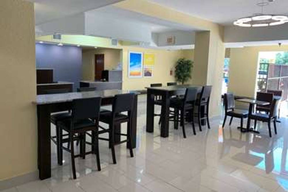 DAYS INN & SUITES BY WYNDHAM TAMPA 4