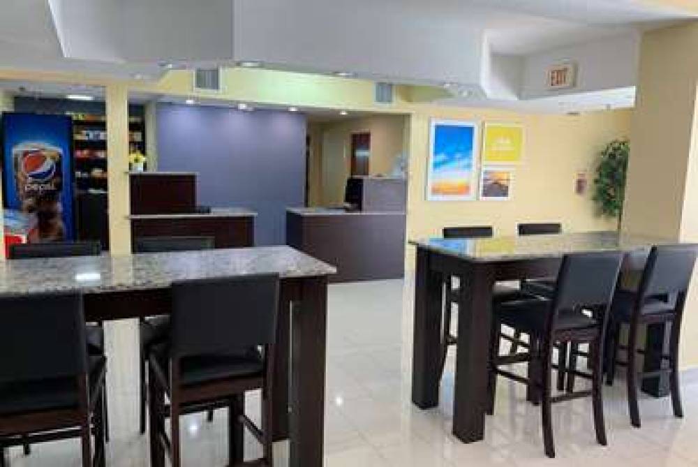 DAYS INN & SUITES BY WYNDHAM TAMPA 3