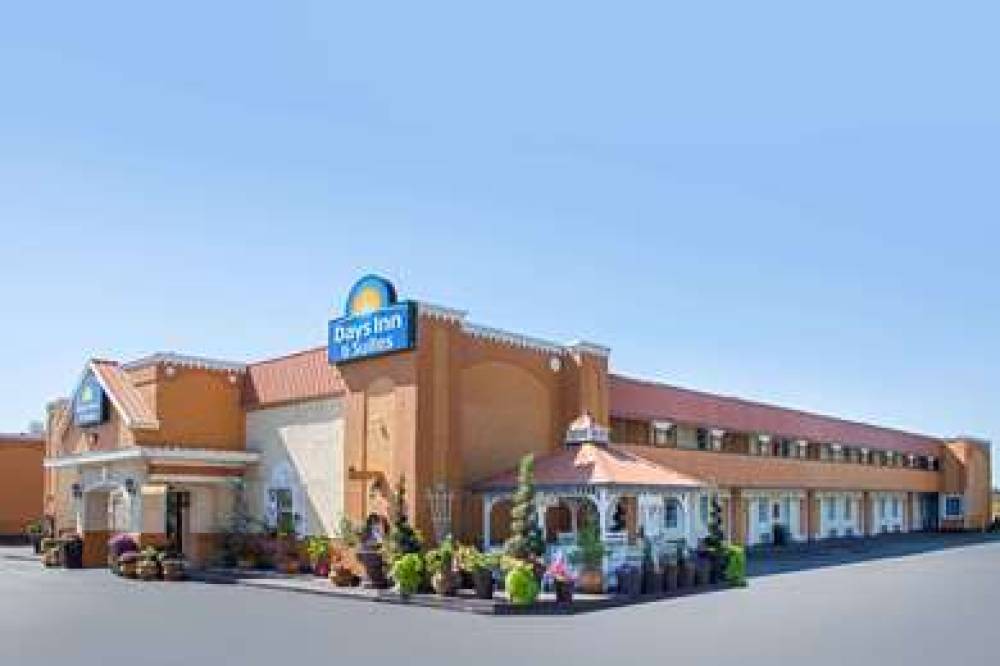 Days Inn & Suites By Wyndham Terre Haute 1