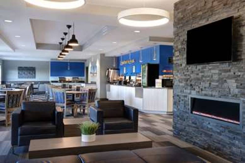 DAYS INN & SUITES BY WYNDHAM WARMAN 9