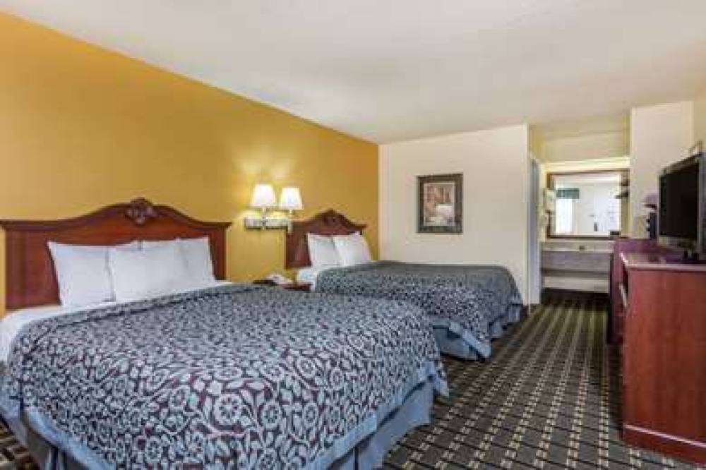 DAYS INN & SUITES BY WYNDHAM WARNER 3