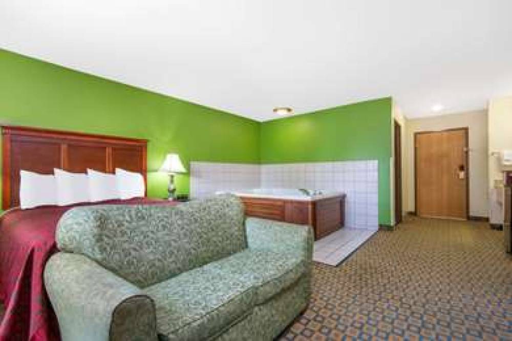 Days Inn & Suites By Wyndham Wichita 8