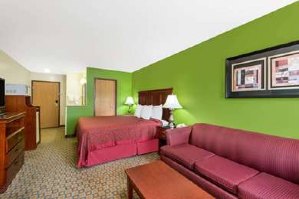 Days Inn & Suites By Wyndham Wichita 5