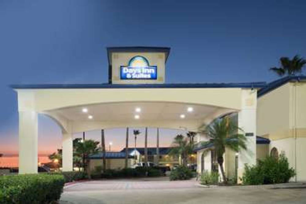 Days Inn & Suites By Wyndham Winnie