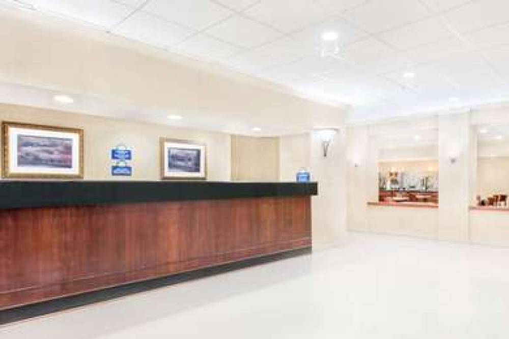 Days Inn & Suites By Wyndham York 2