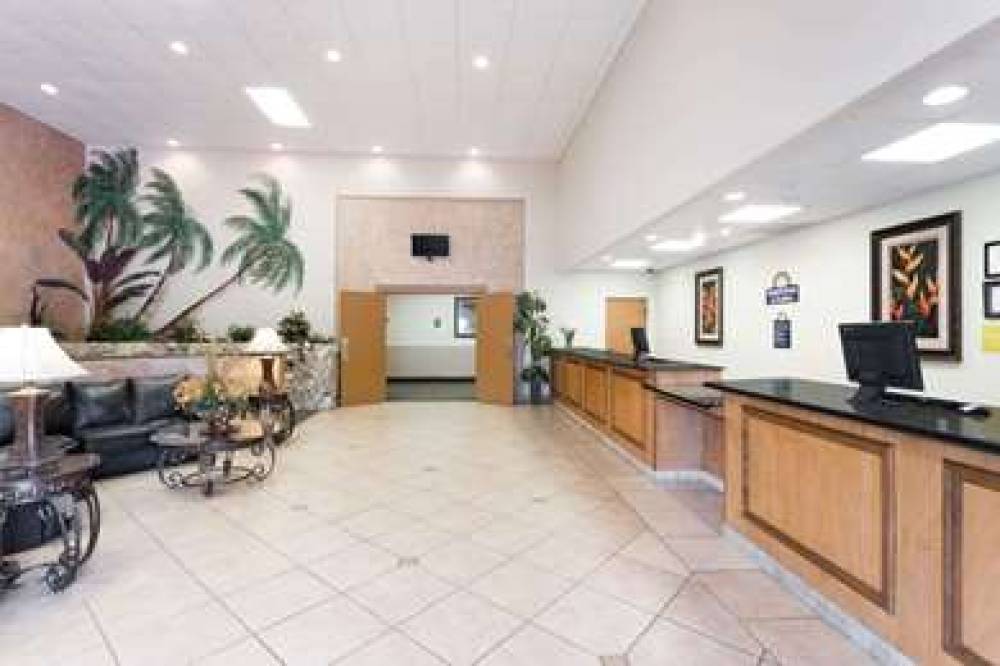 DAYS INN SUITES CLERMONT 4