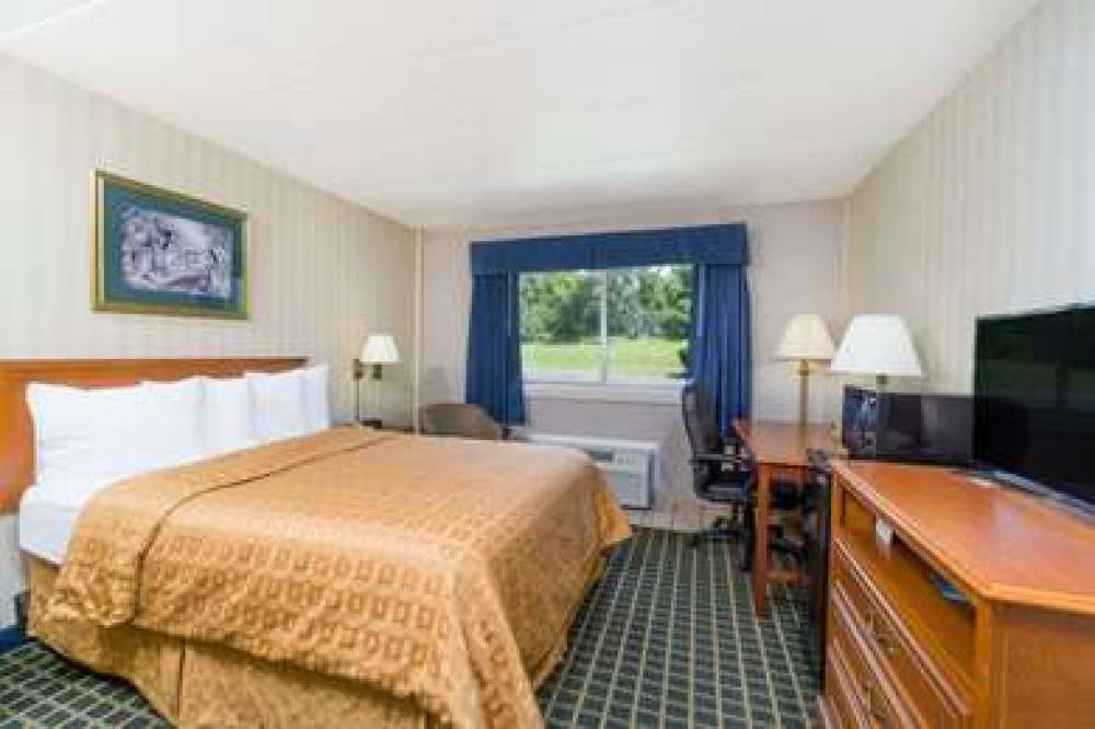 Days Inn & Suites Columbus East Airport 9