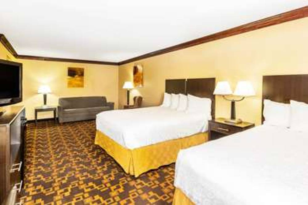 DAYS INN & SUITES CORALVILLE 8