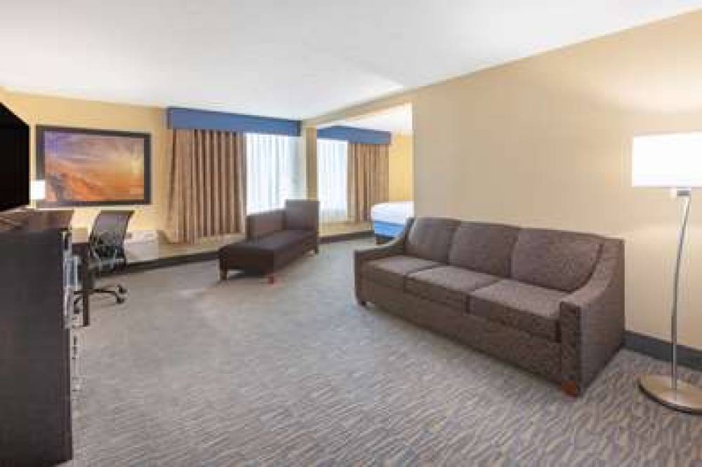 DAYS INN & SUITES GRAND RAPIDS NEAR 8