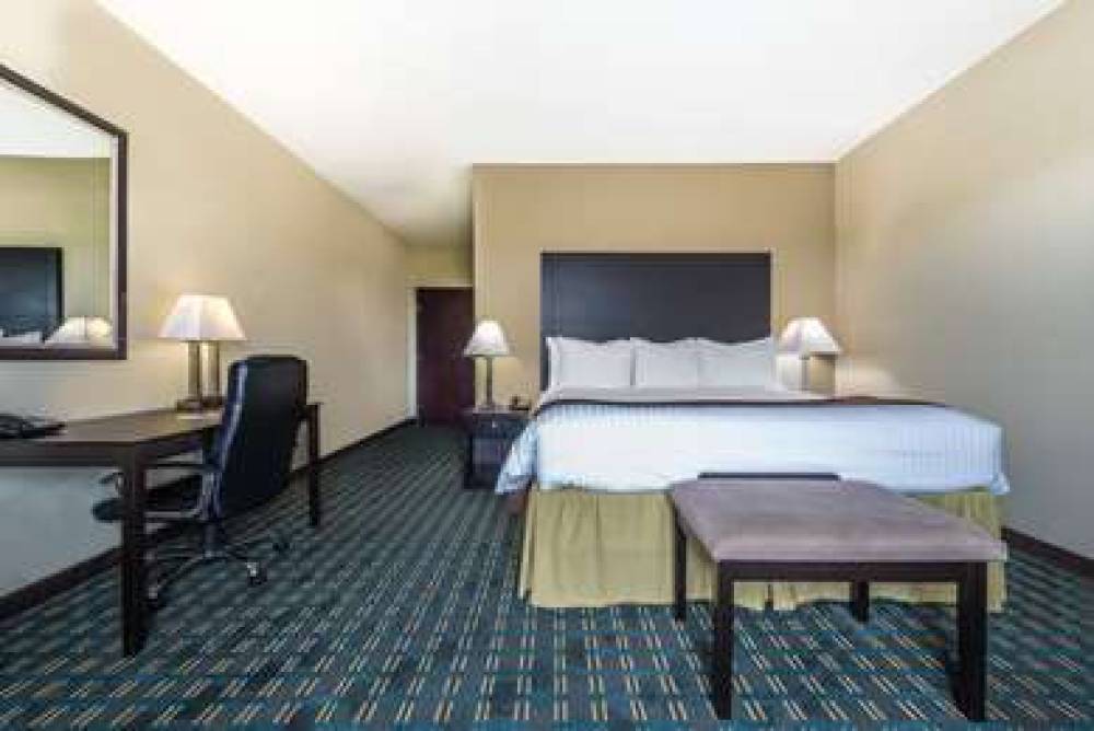 Days Inn & Suites Mineral Wells 8