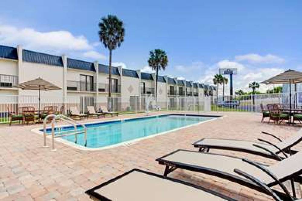 DAYS INN SUITES NEAR YBOR CITY 8