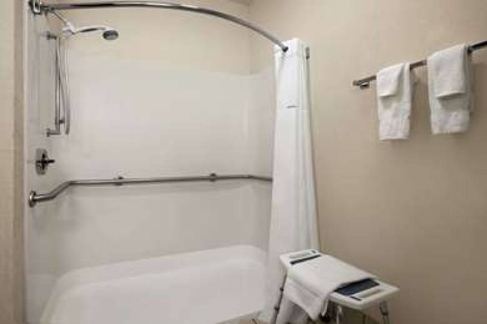 Days Inn & Suites Romeoville 5