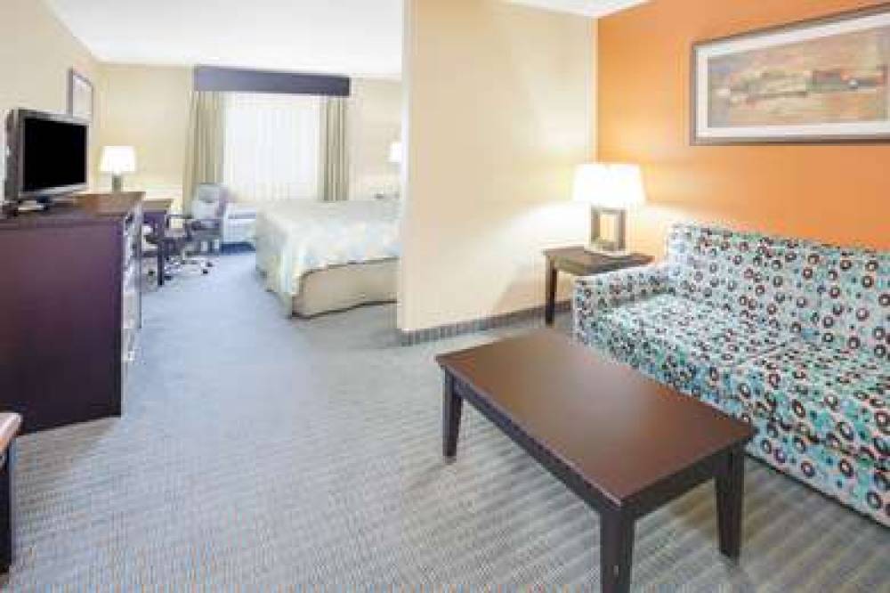 Days Inn & Suites Russellville 9