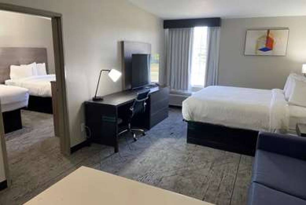 DAYS INN & SUITES TAHLEQUAH 8