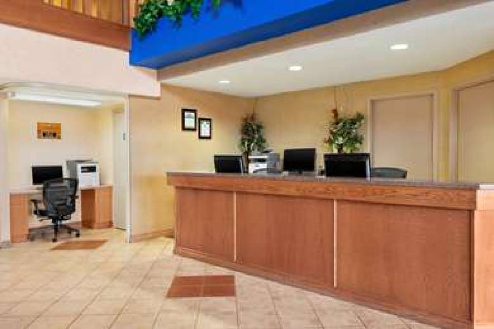 Days Inn & Suites - Thompson 3