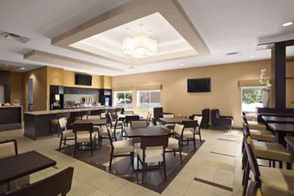 Days Inn & Suites Winnipeg Airport, Manitoba 5